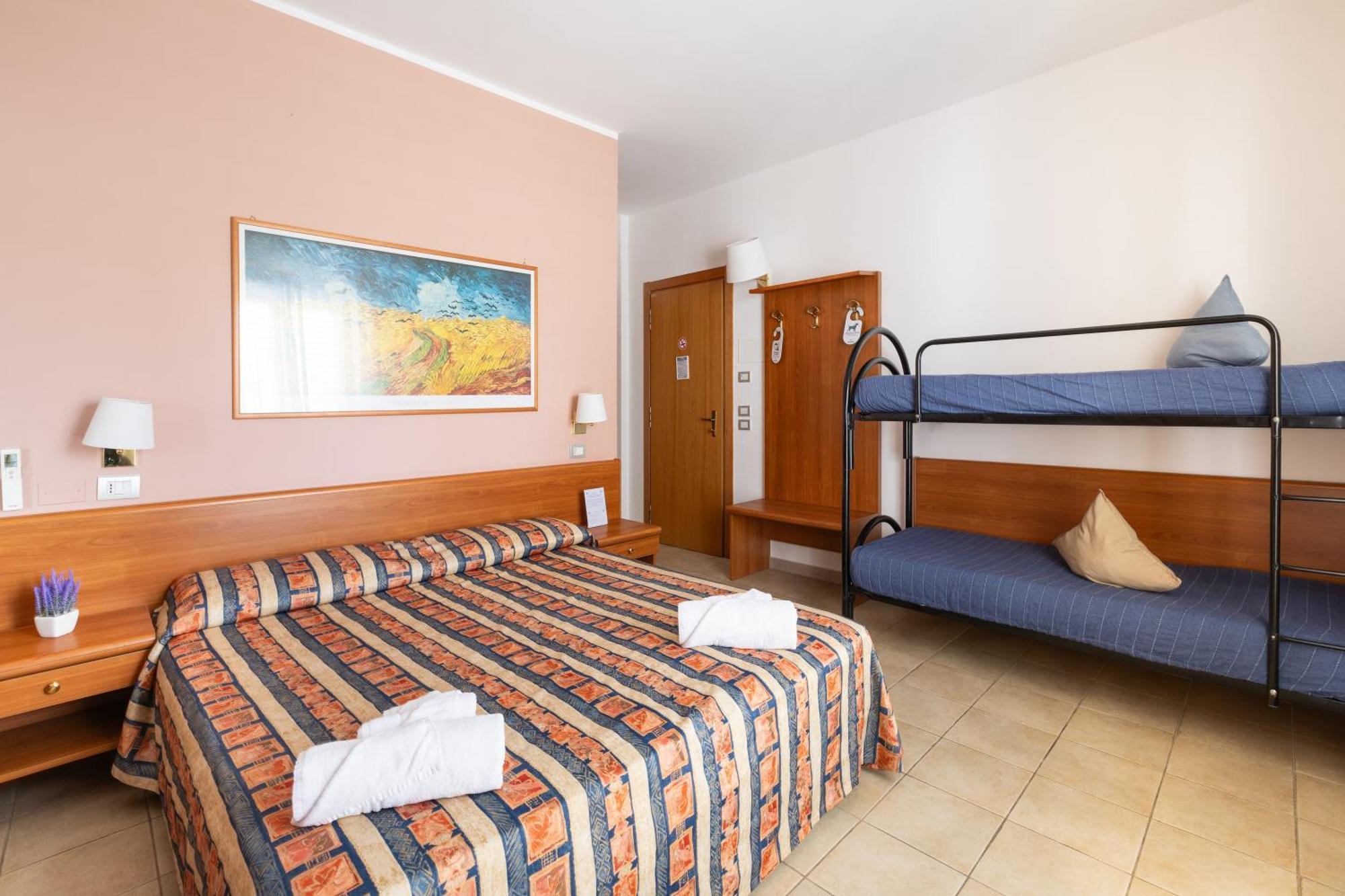 Hotel Palme Gemelle Vieste Bagian luar foto
