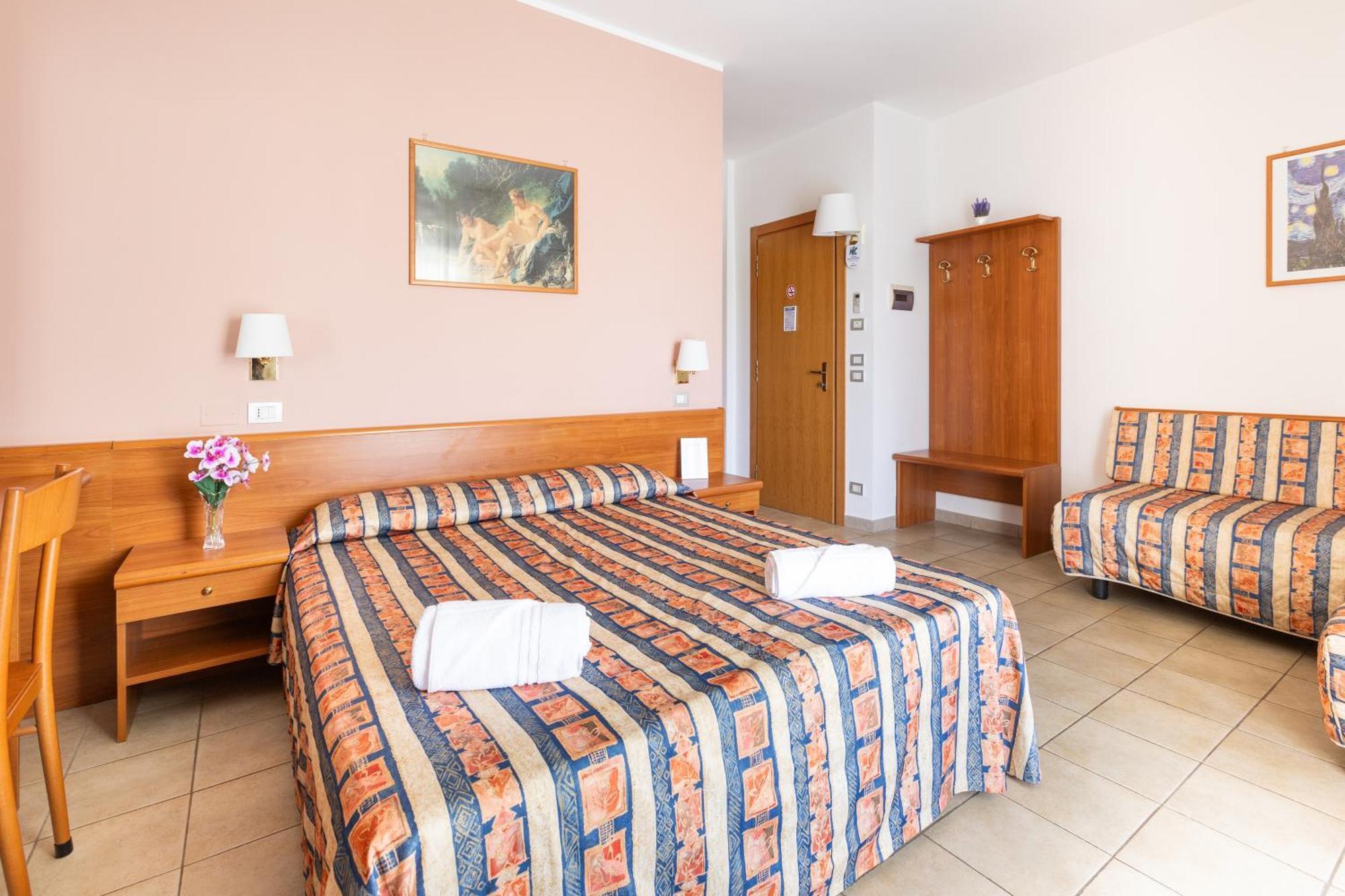 Hotel Palme Gemelle Vieste Bagian luar foto
