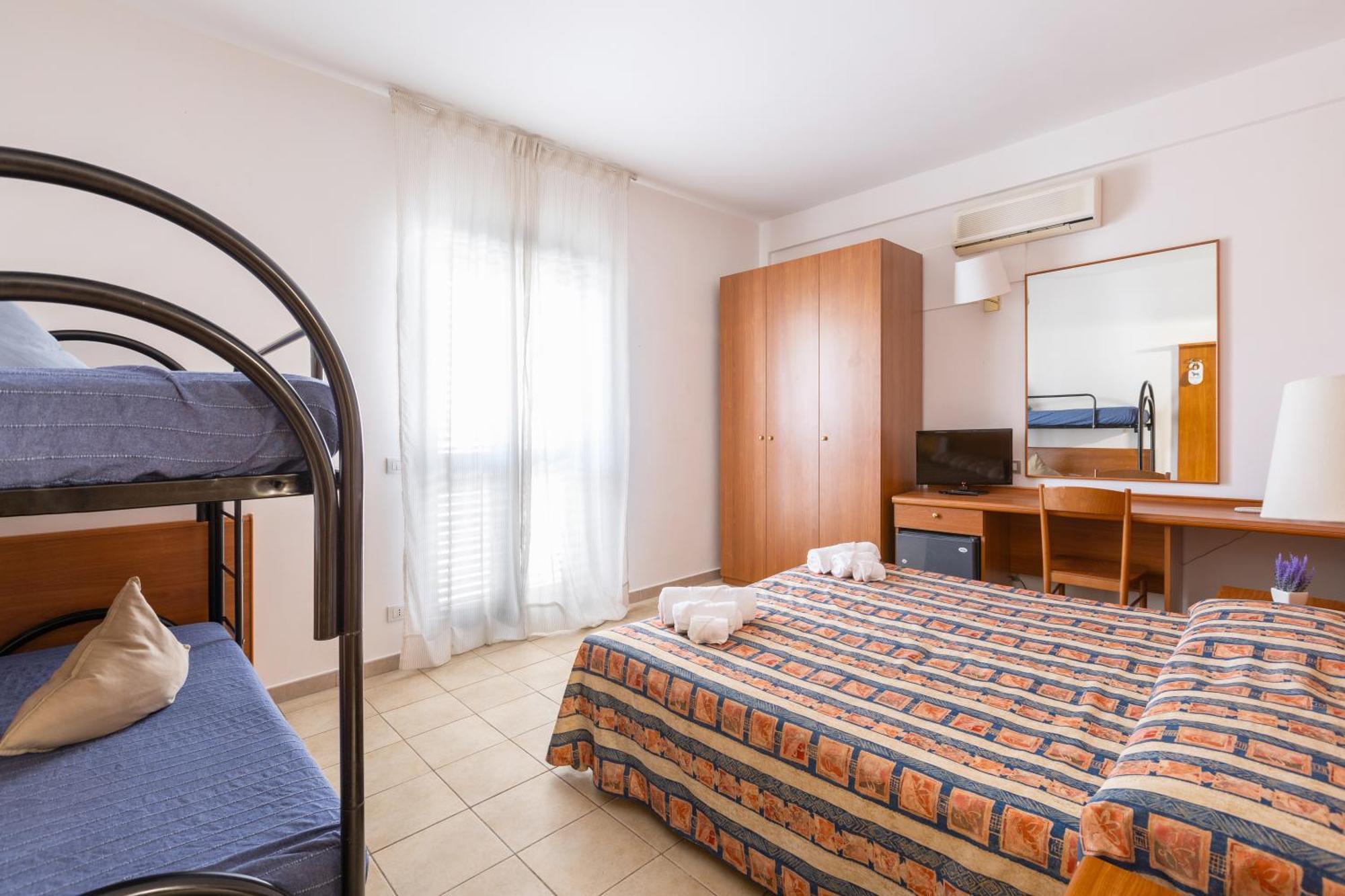 Hotel Palme Gemelle Vieste Bagian luar foto