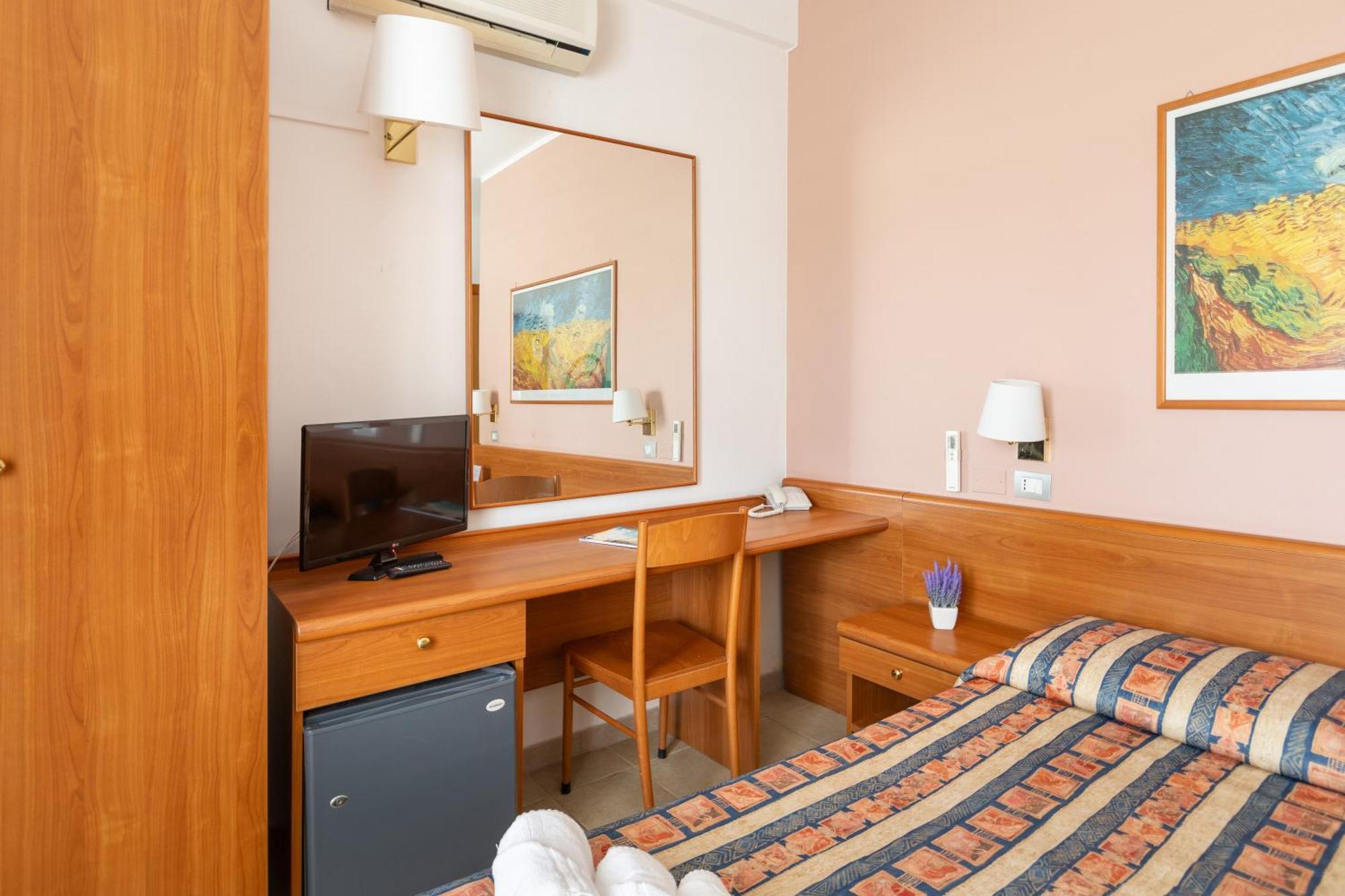 Hotel Palme Gemelle Vieste Bagian luar foto