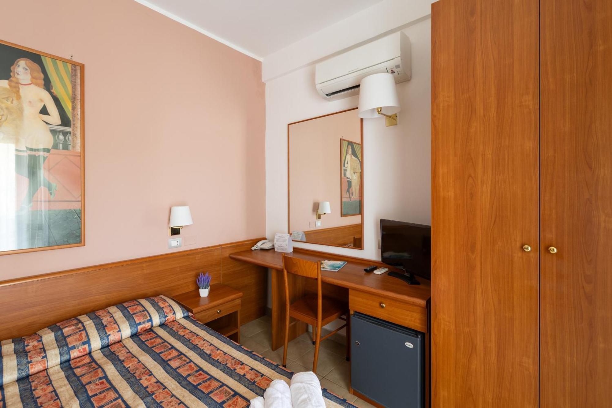 Hotel Palme Gemelle Vieste Bagian luar foto