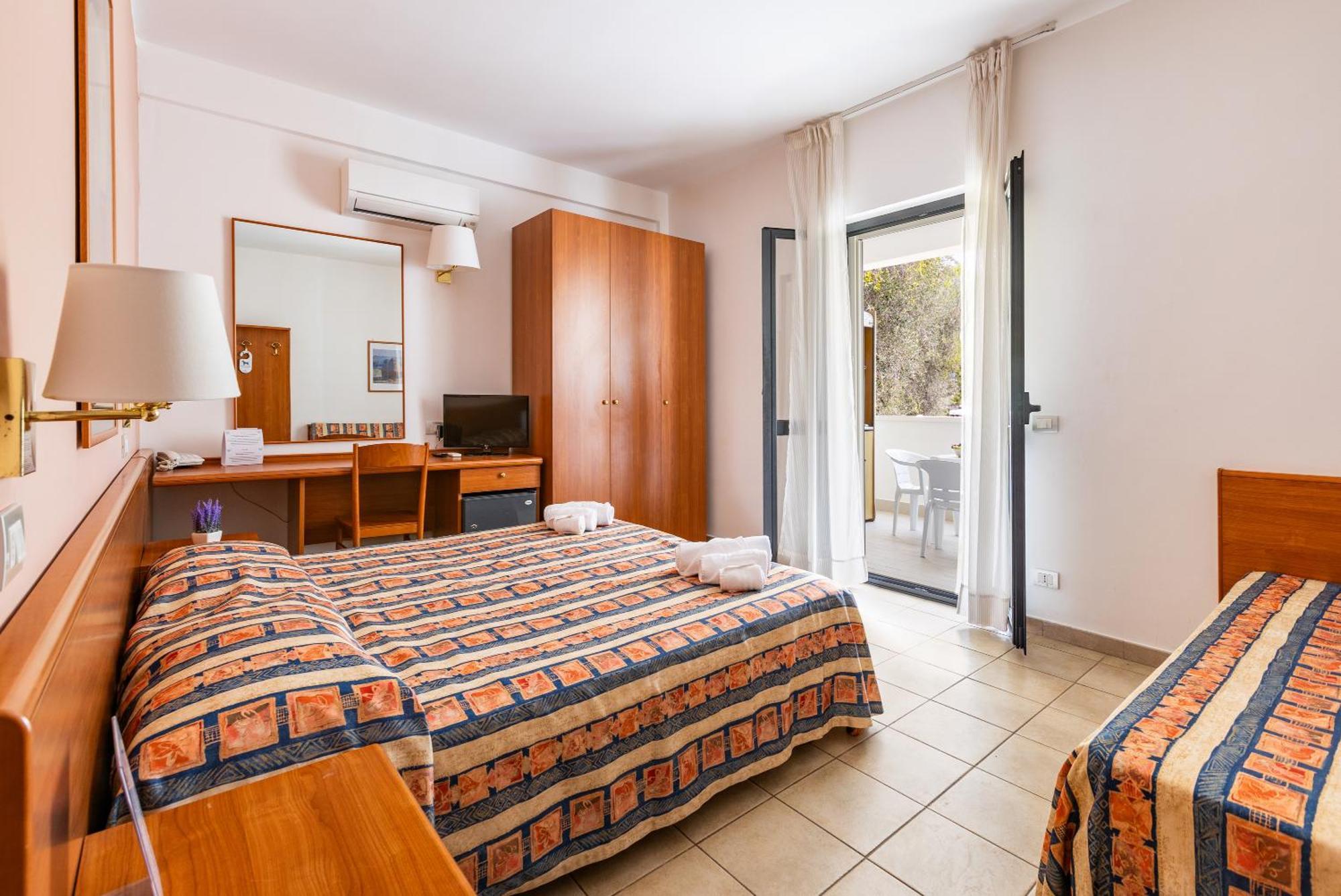 Hotel Palme Gemelle Vieste Bagian luar foto